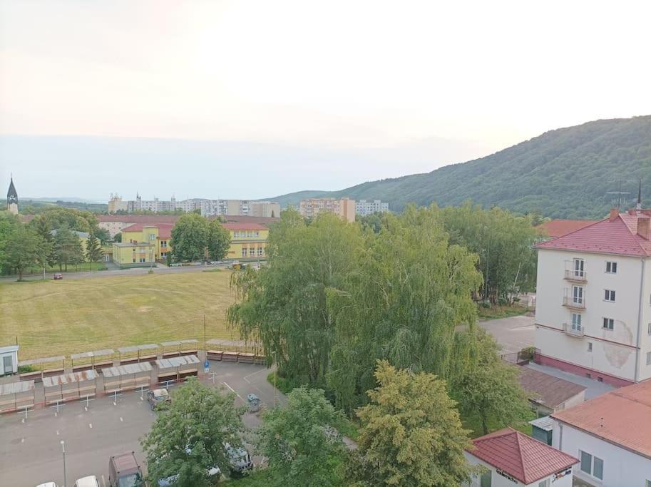 Byt V Centre Mesta Snina Exterior foto